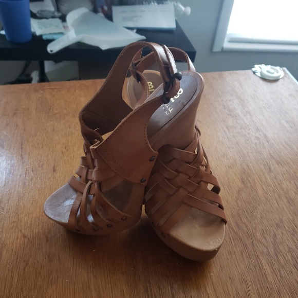 Shoes - Picture 2 of 4
